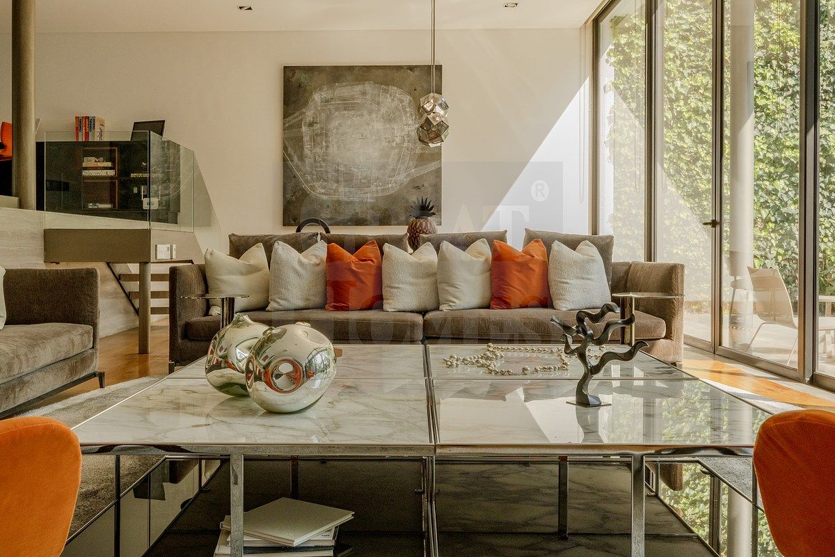 6 de 25: Sala con vista al jardín