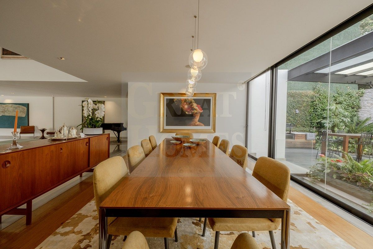 8 de 25: Comedor con vista al jardín