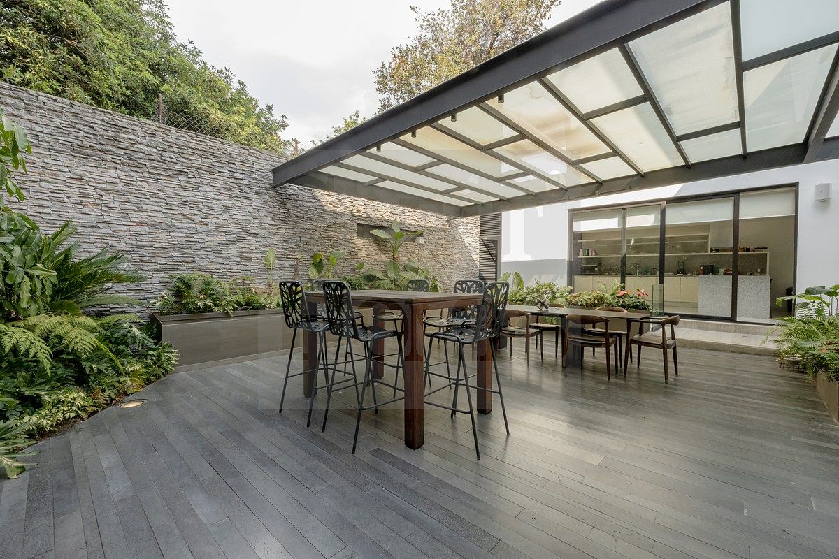 17 de 25: Terraza con pergola