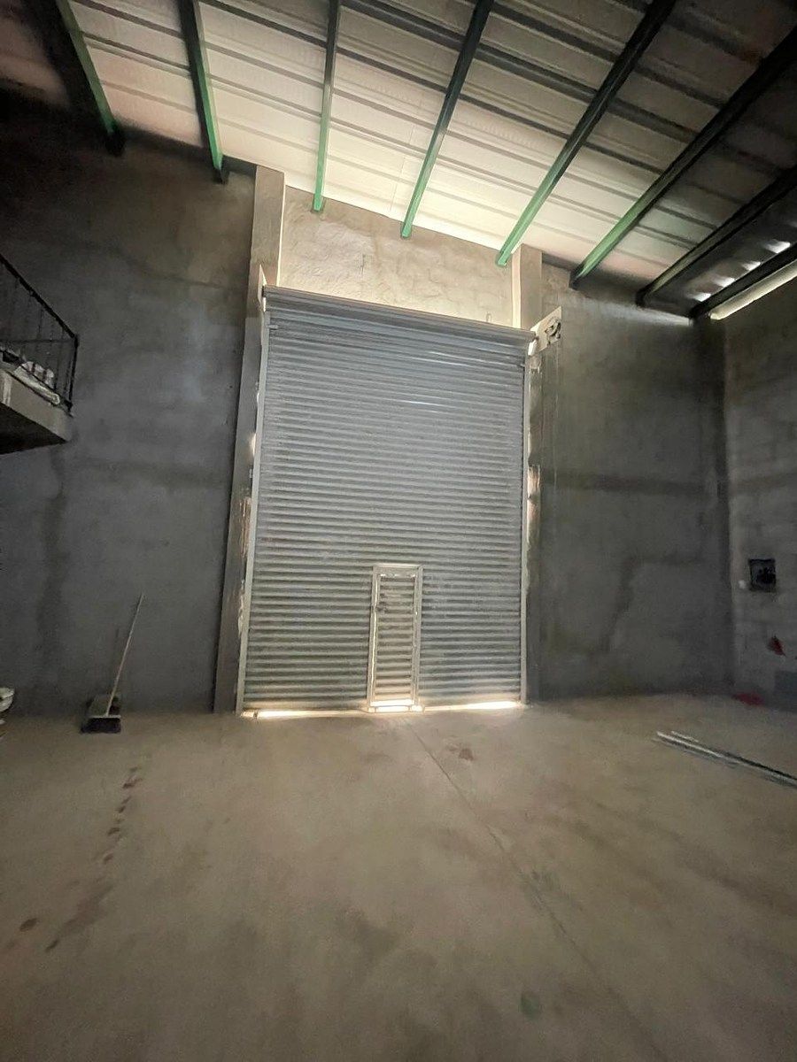 6 de 23: Entrada Principal a la BODEGA.