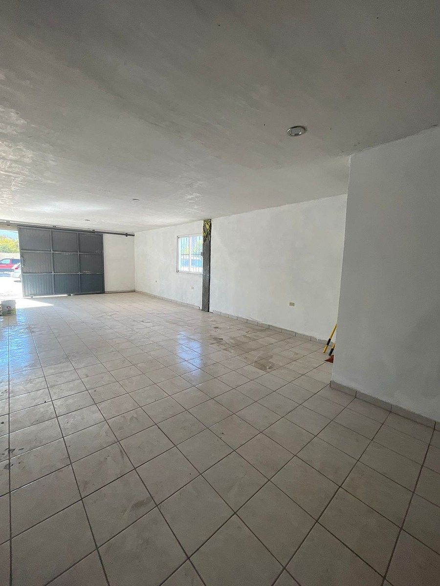 19 de 23: Interior del Local.