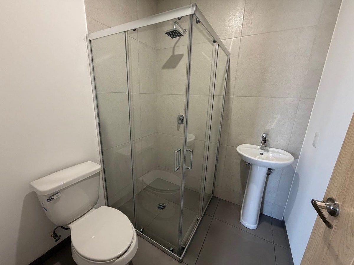 24 de 24: Cuarto de Servicio Baño