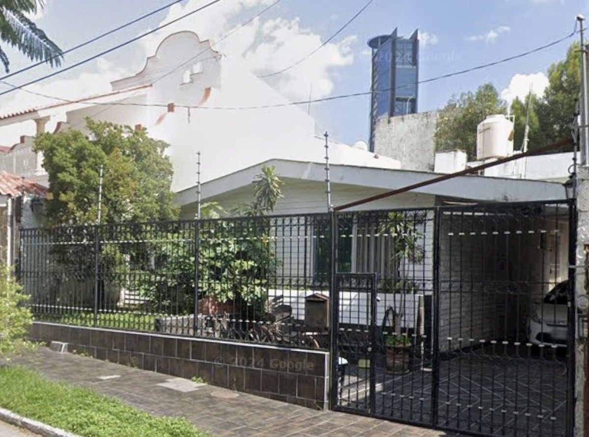 OPPORTUNITY HOUSE IN PROVIDENCIA 2 BLOCKS FROM MIDTOWN, photo 1 of 1