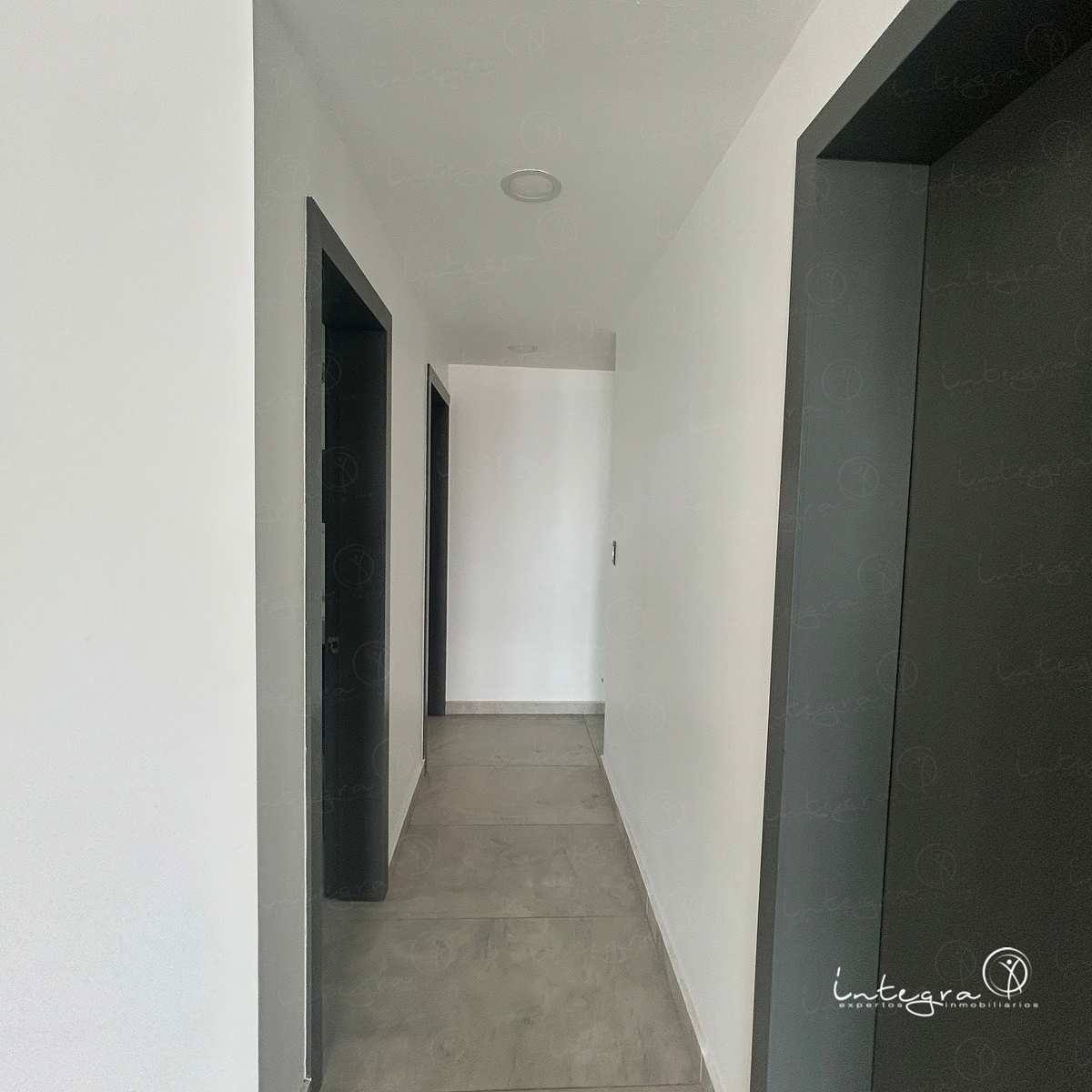 12 de 37: Pasillo de habitaciones