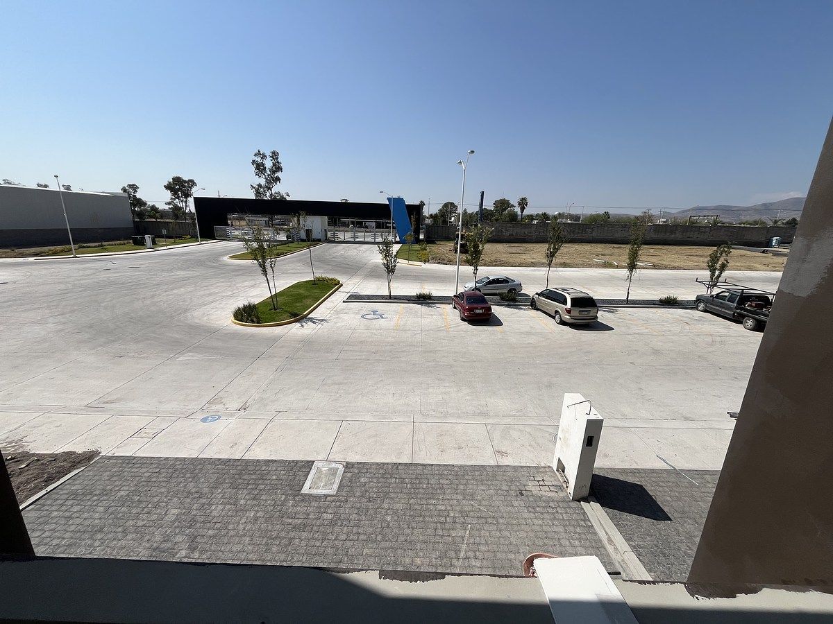 5 de 40: Estacionamiento de bodega L2M4