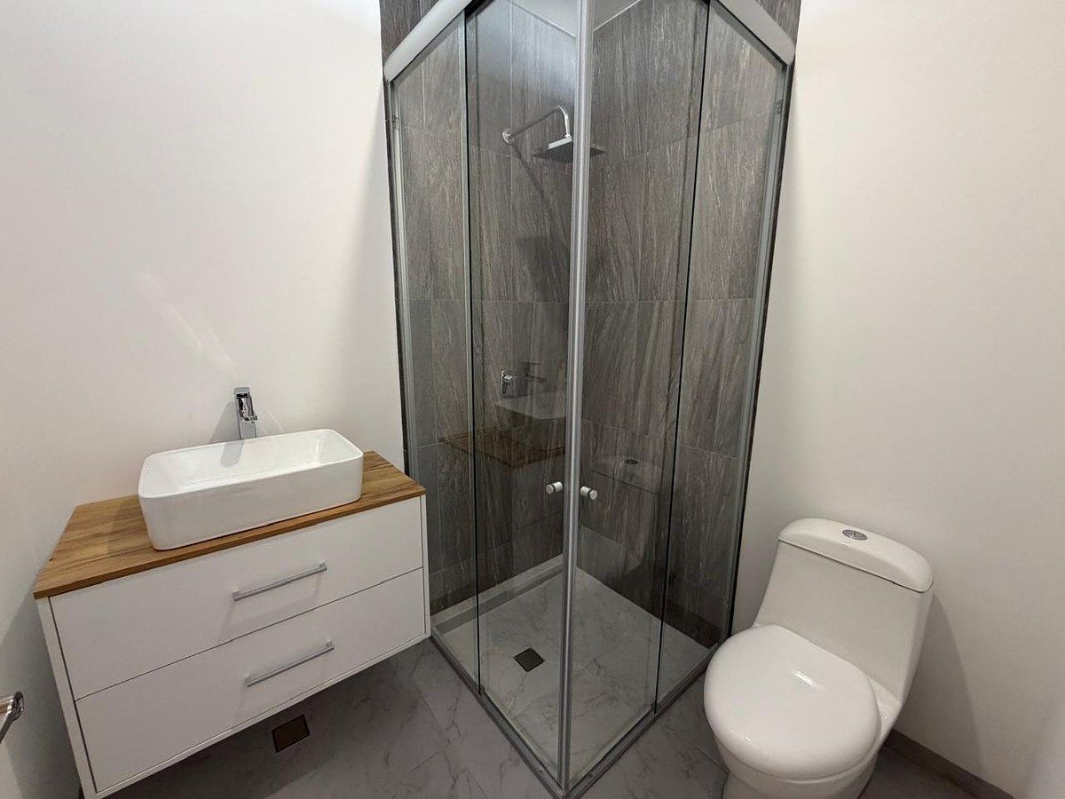 25 de 25: Cuarto de Servicio Baño