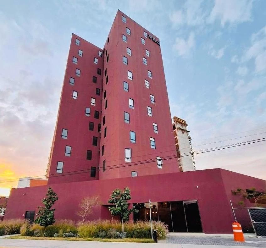 1 de 14: Fachada Torre