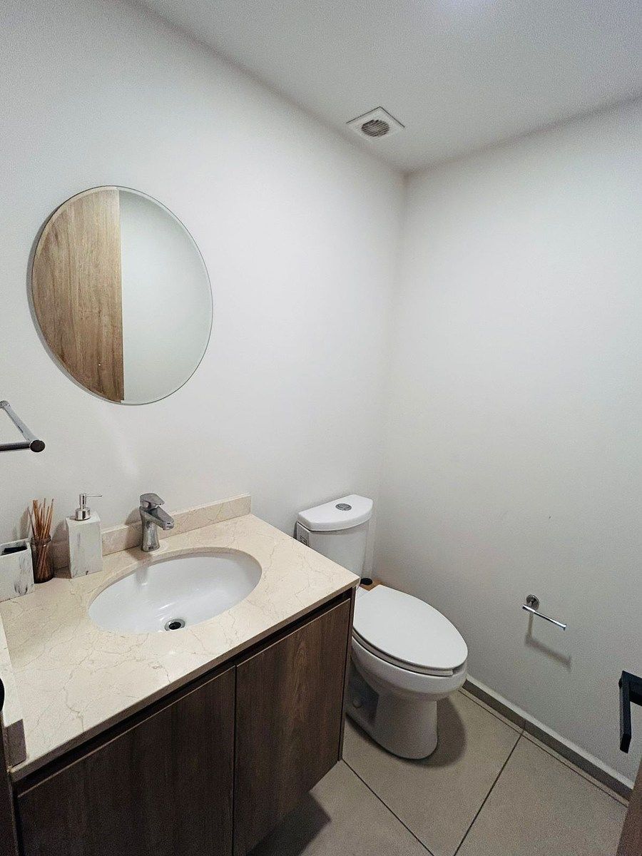 9 de 14: Medio Baño