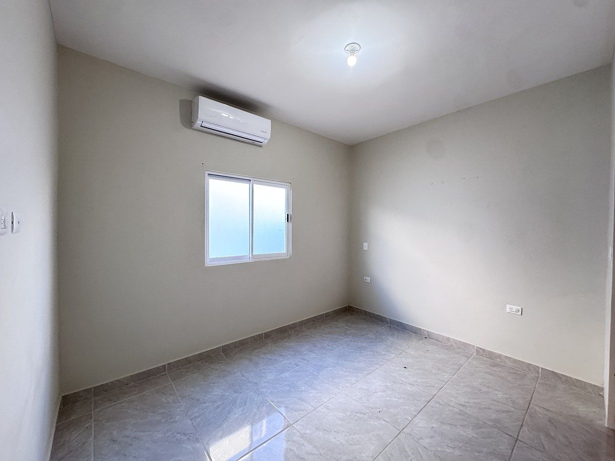 10 de 15: Minisplit inverter  de 1 ton en recámara secundaria