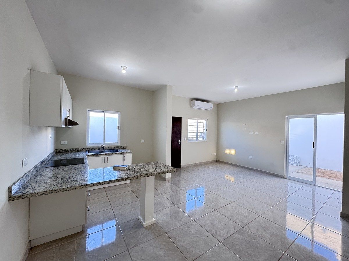 15 de 15: Vista de comedor a puerta principal minisplit 2 ton