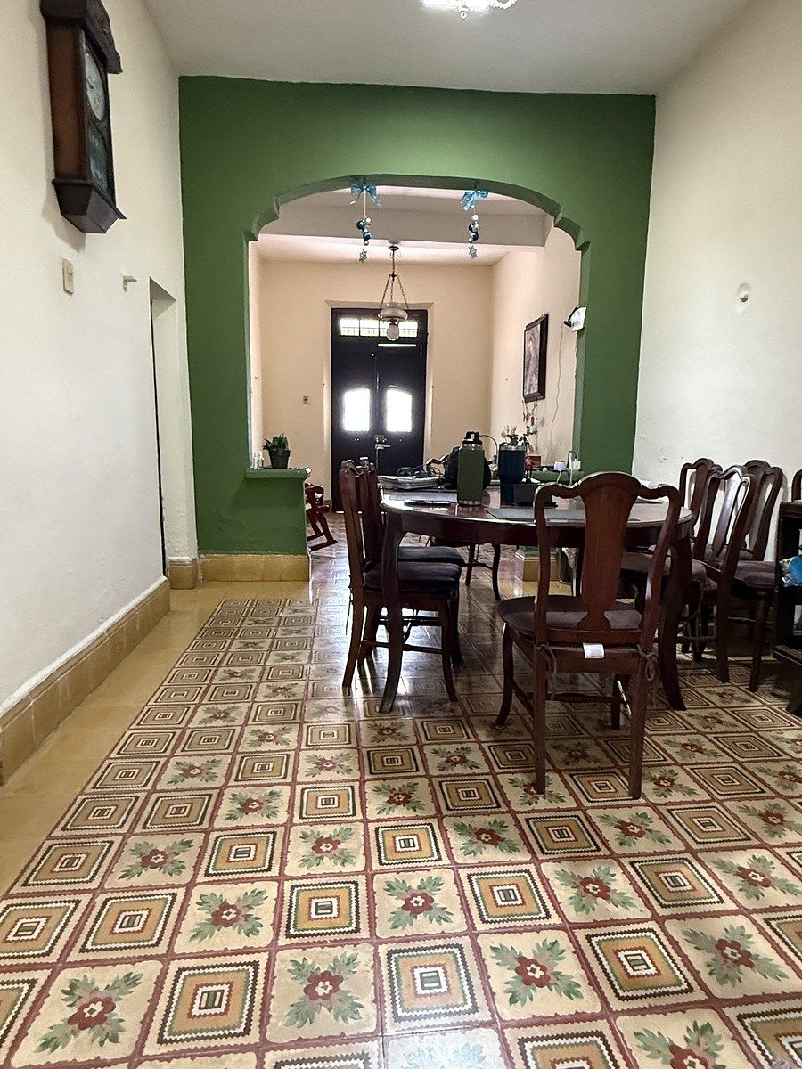 4 de 30: comedor y zaguan con piso de pasta