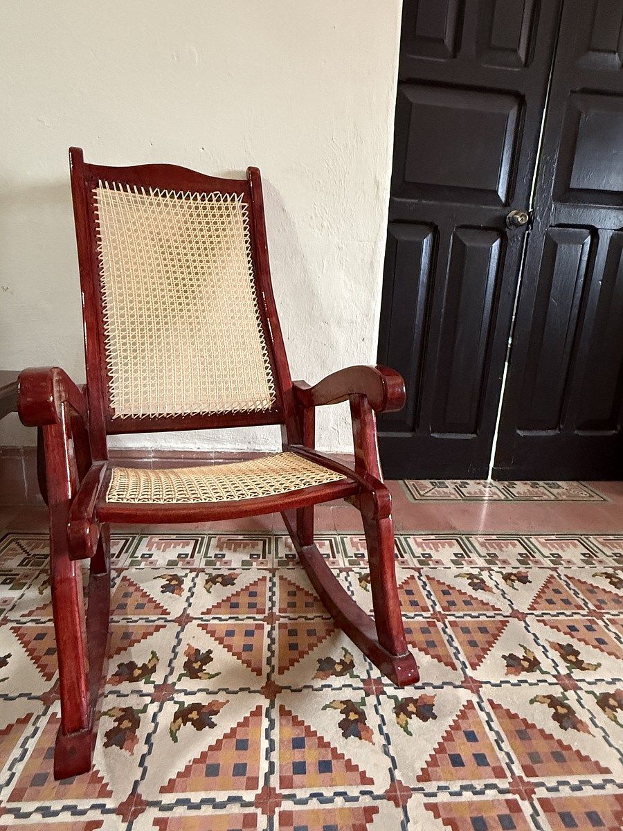 6 de 30: entrada a recamara desde la sala con puerta original de made