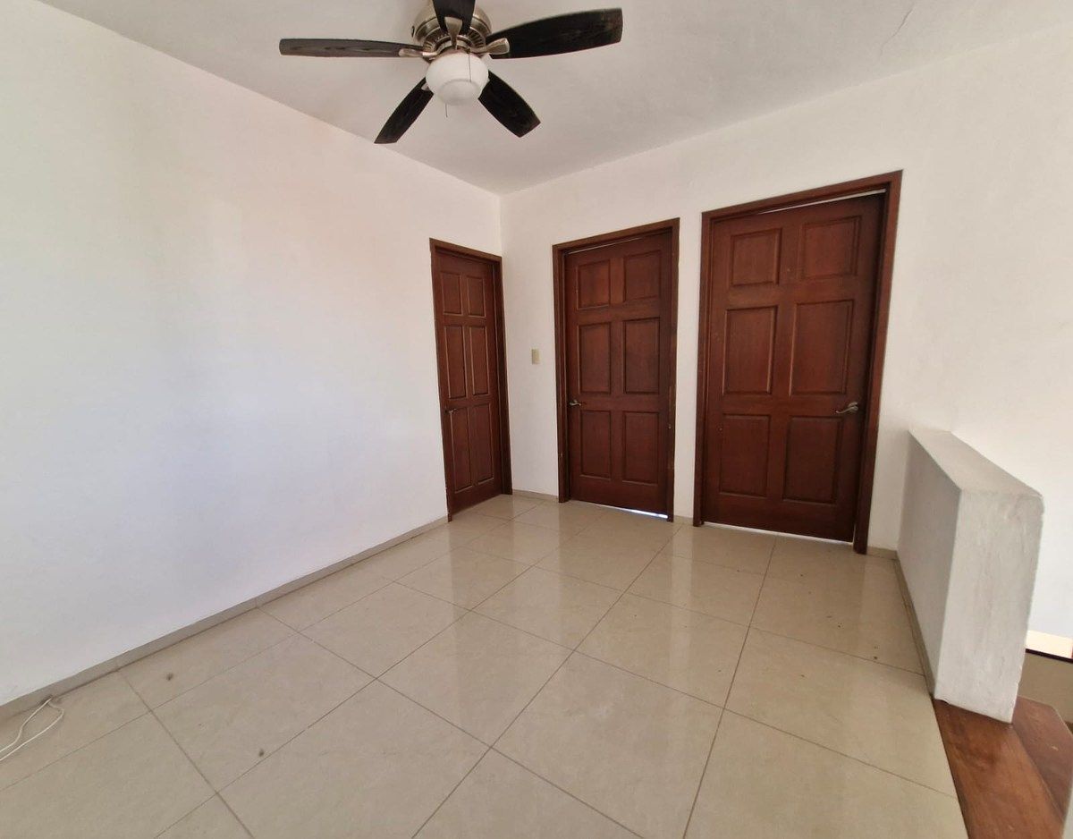 19 of 25: Family room