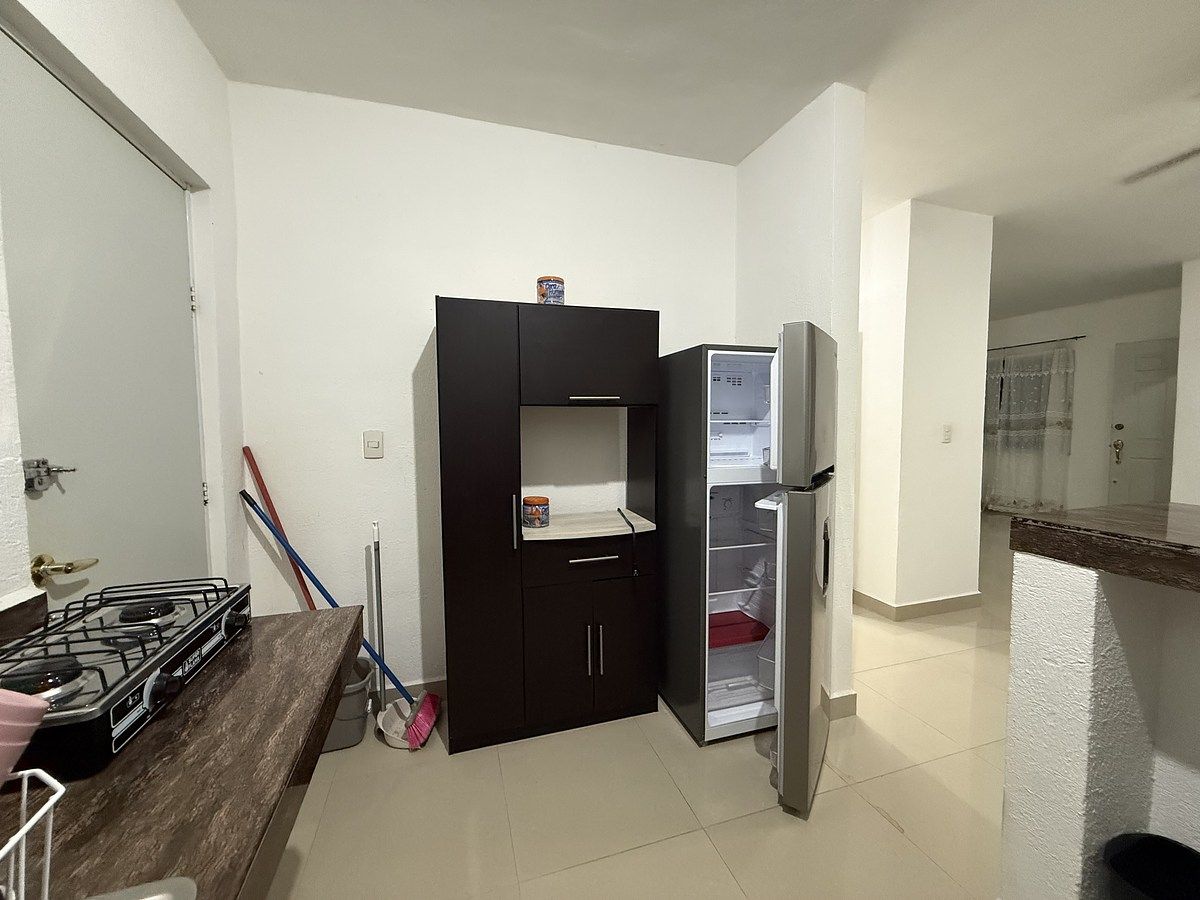 4 de 12: Cocina con refrigerador