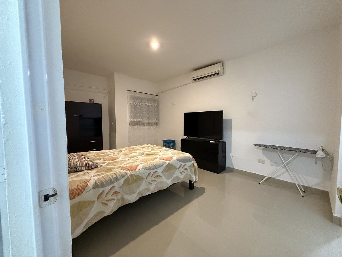 8 de 12: Habitación #1 con baño