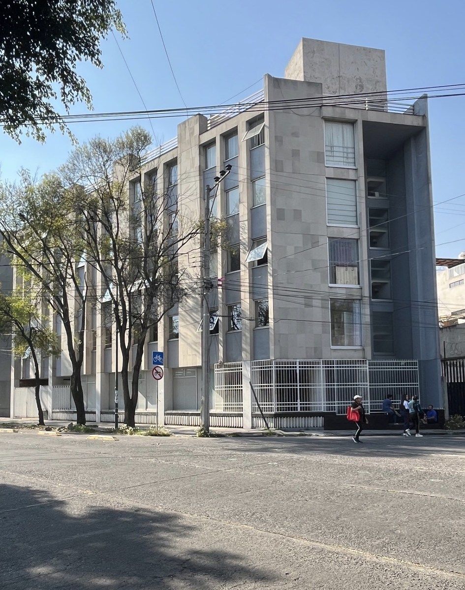 1 de 9: Edificio en esquina