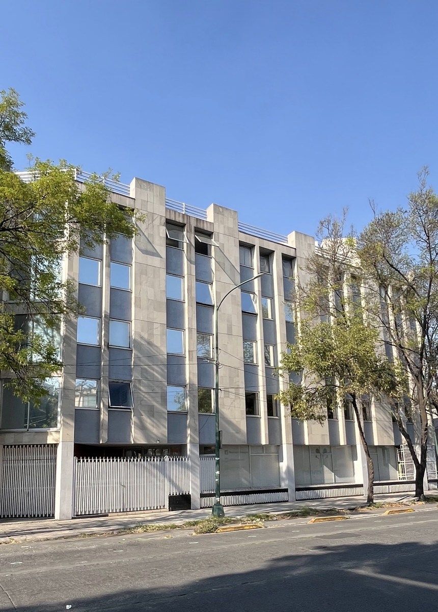 3 de 9: Excelente construccion