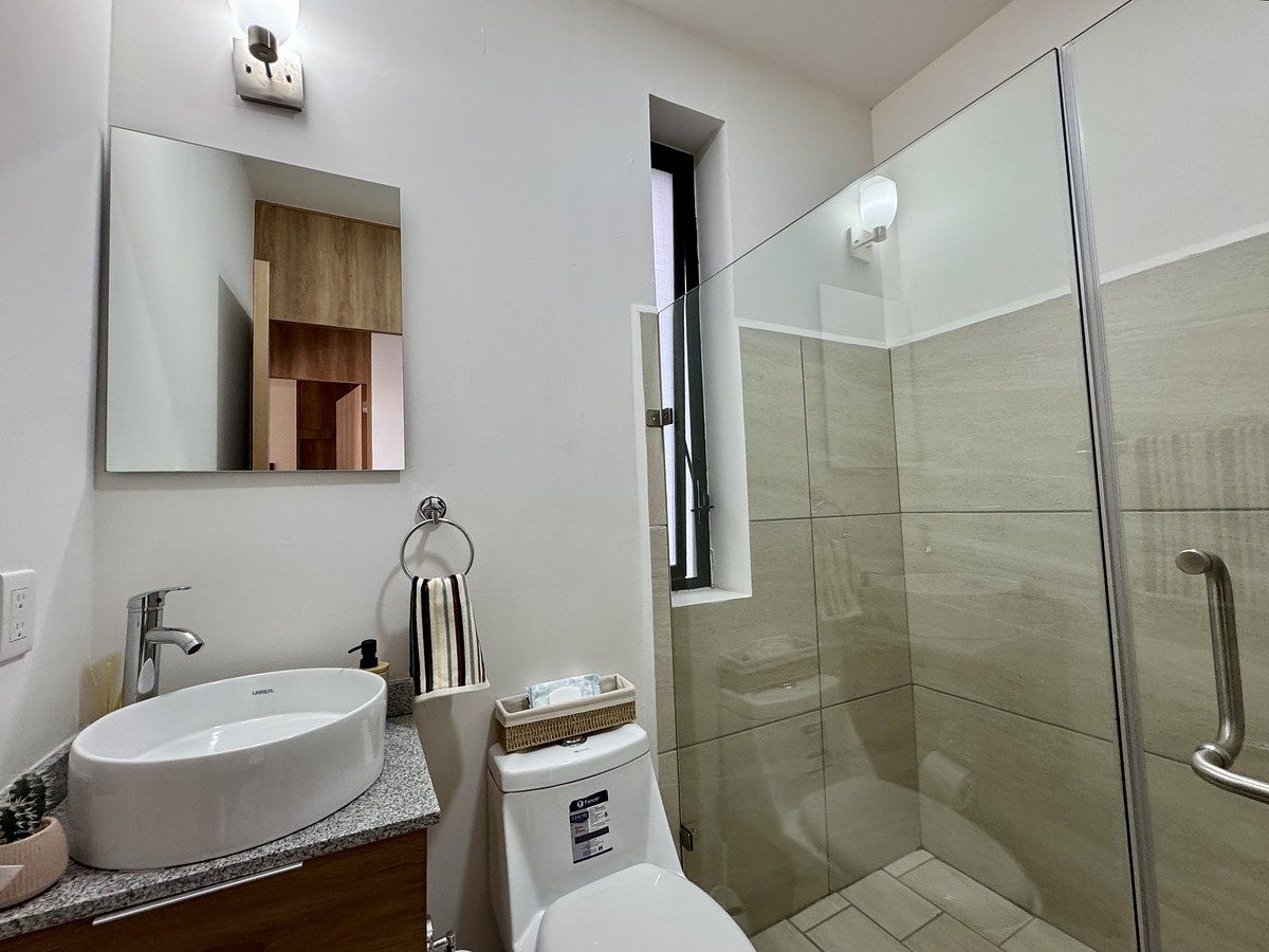 13 de 18: Baño completo secundario