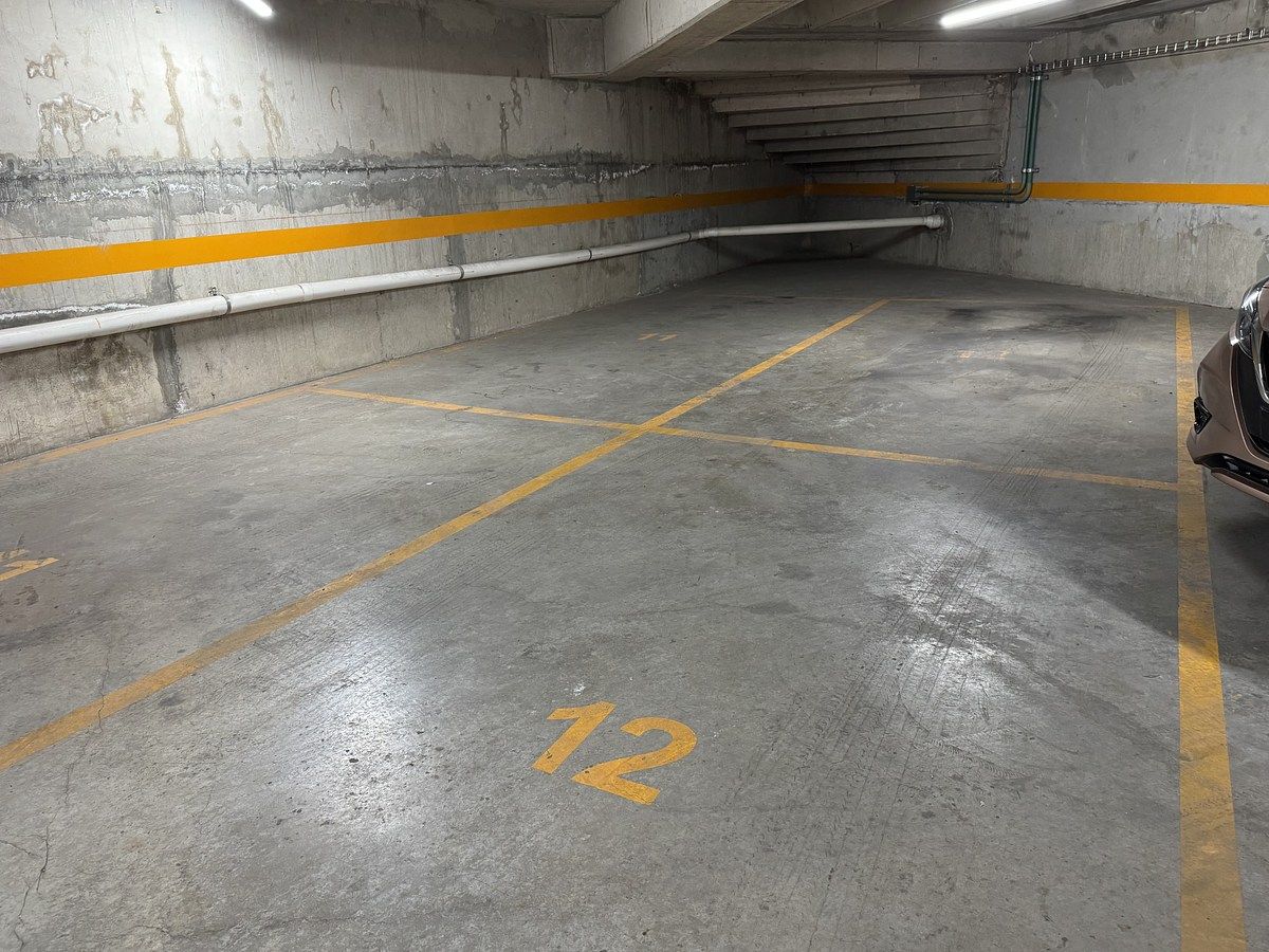 15 de 18: Estacionamiento en sótano