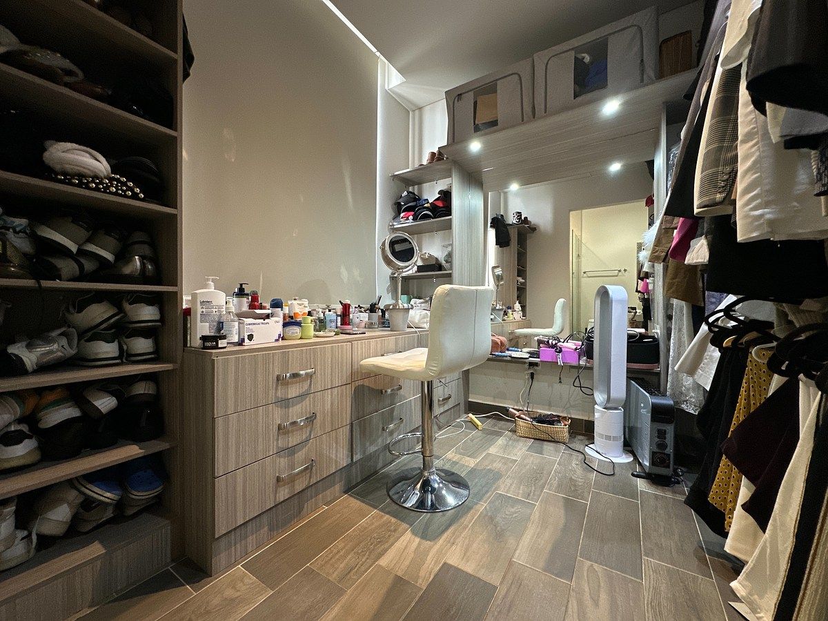 11 of 20: Vestidor Principal