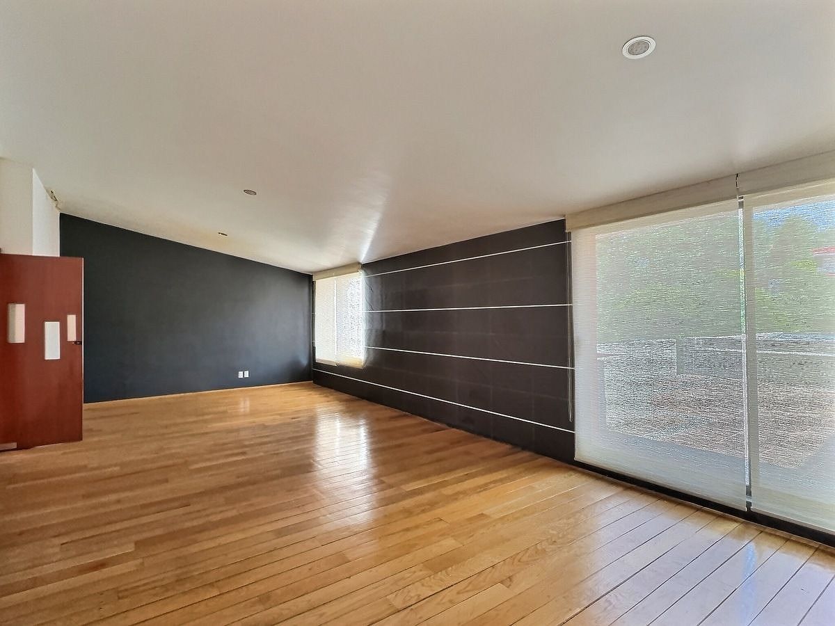 15 de 22: Amplia Recámara con ventanas que dan al exterior