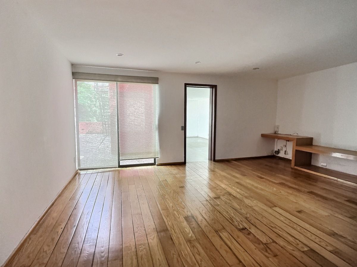 17 de 22: Recámara con hermosos pisos de madera