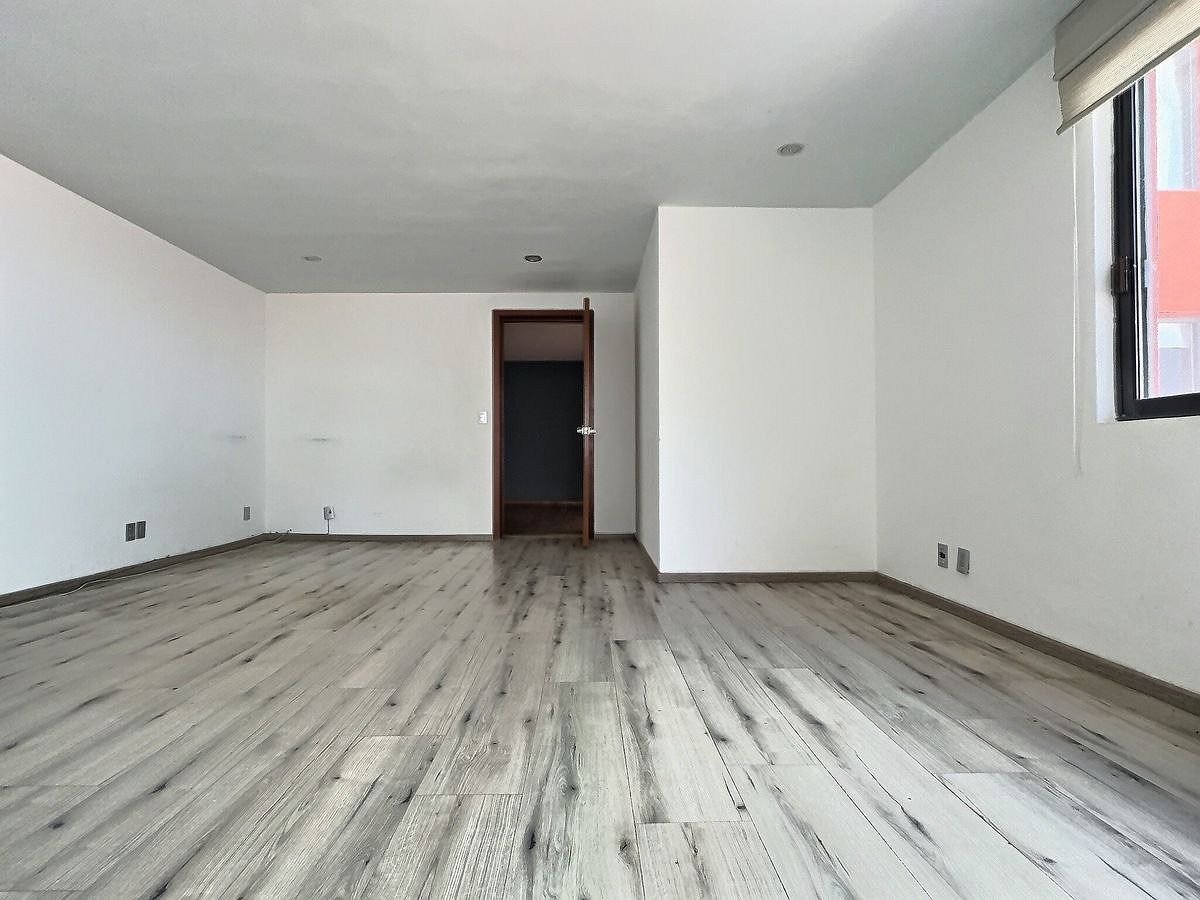 6 de 22: Recamara con vista al jardín