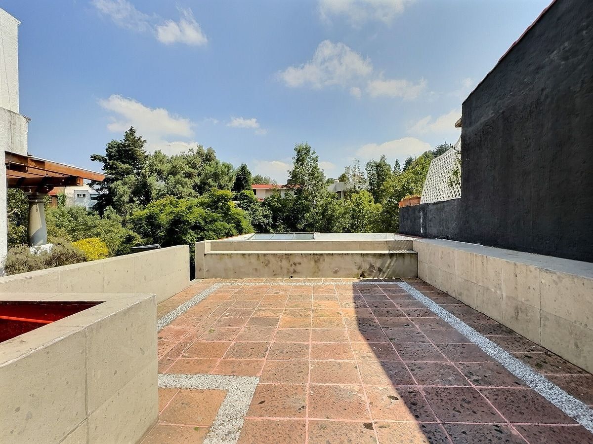 1 de 22: Amplia terraza con una vista al exterior