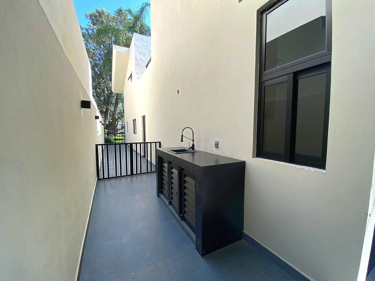 19 de 43: Servidumbre con barra y tarja