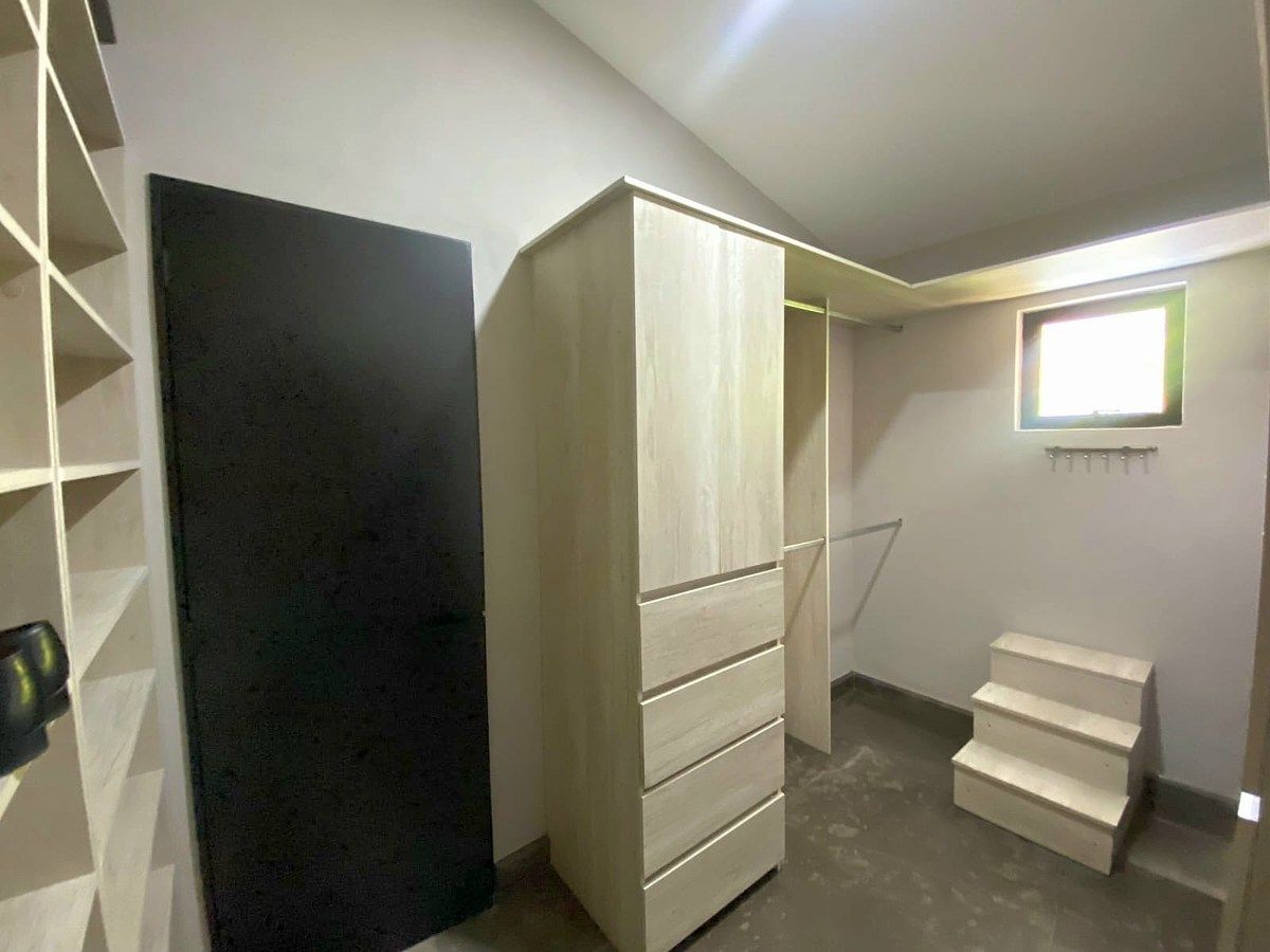 35 de 43: Walking closet recámara principal