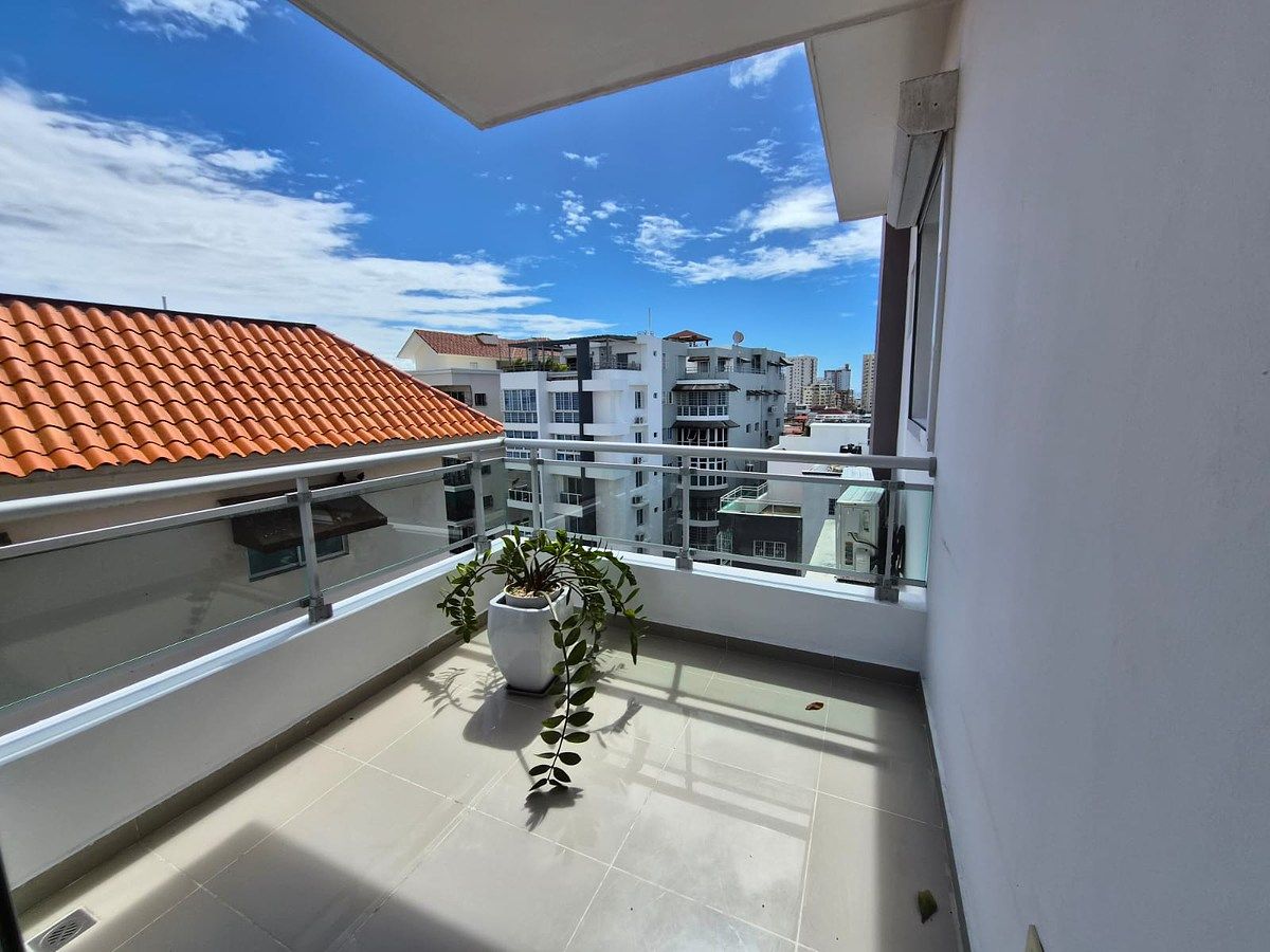 2 de 27: Balcón Sala