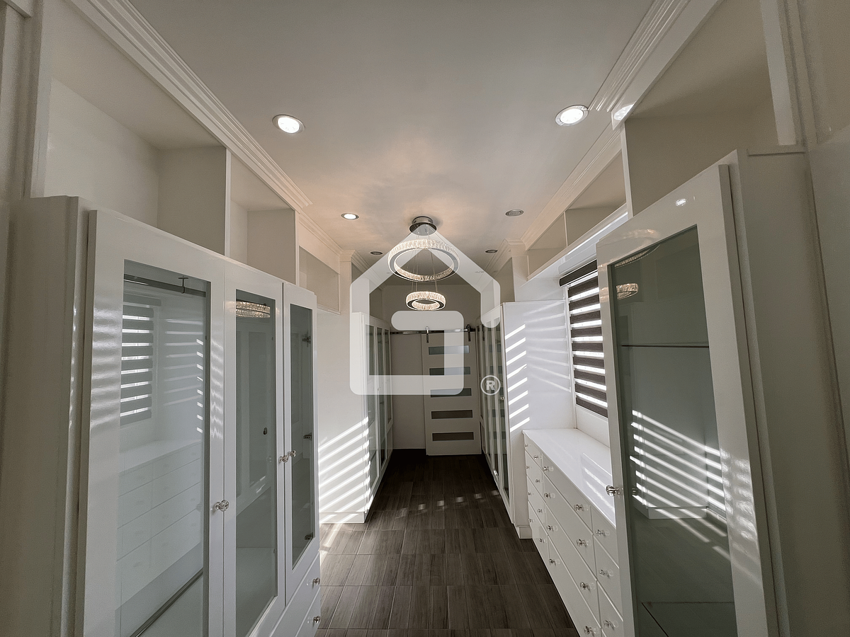 26 de 30: Cuarto walking closet