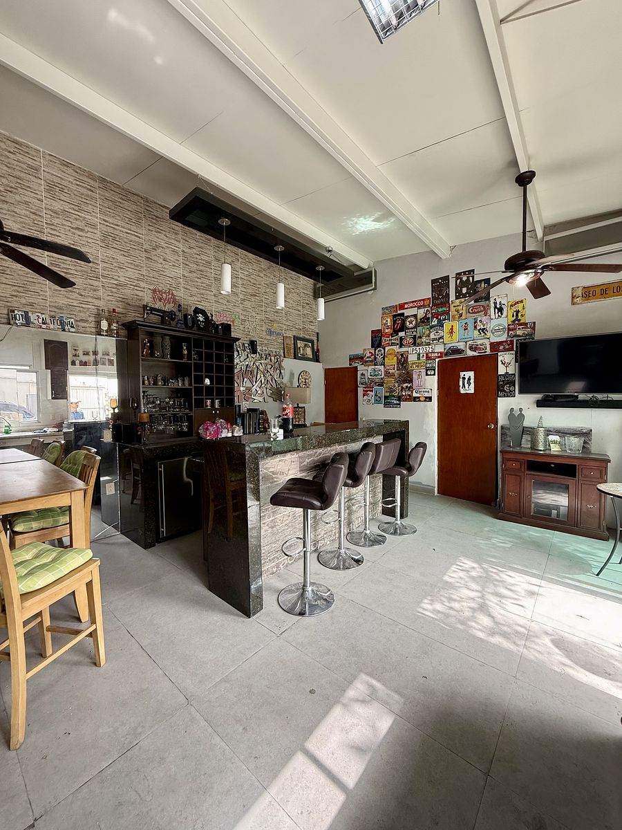 7 of 10: Área común