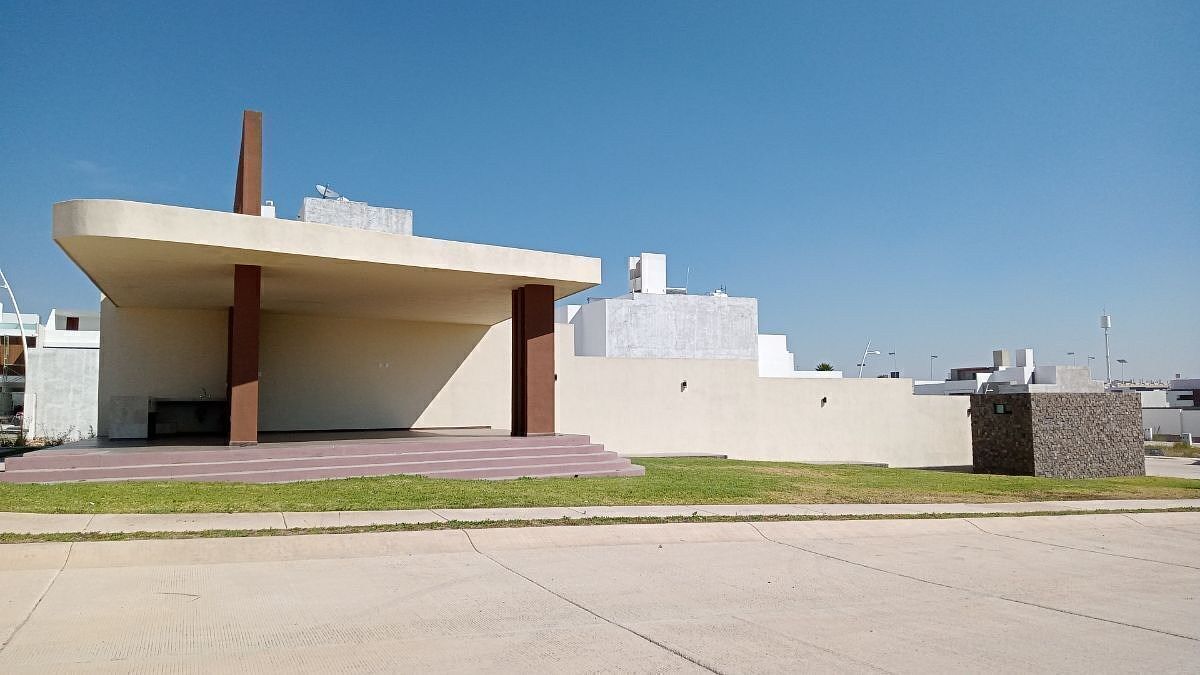 32 de 35: AREA COMUN