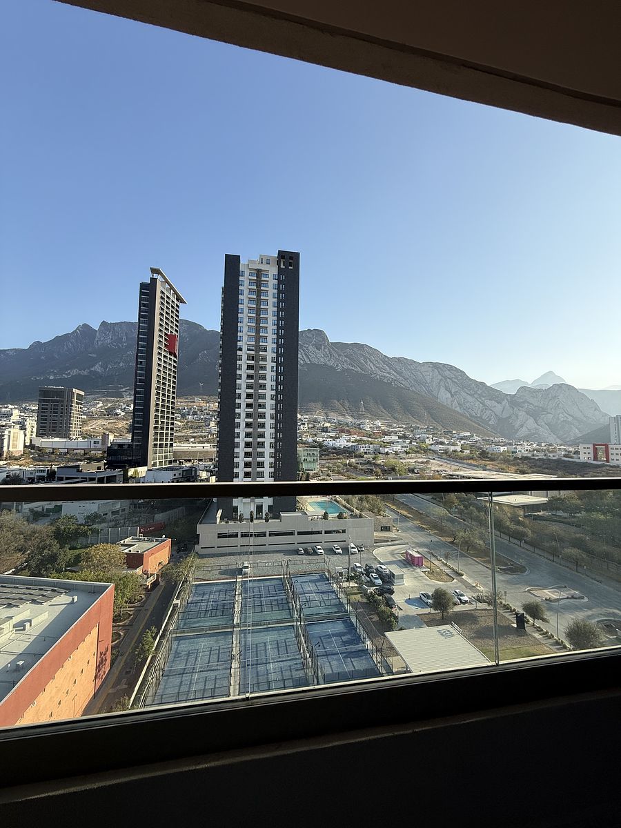 6 of 14: Vista del balcón