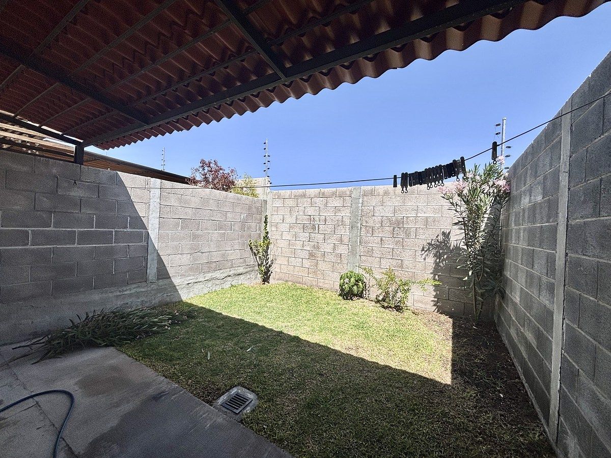 20 of 44: Área social o área para mascotas .