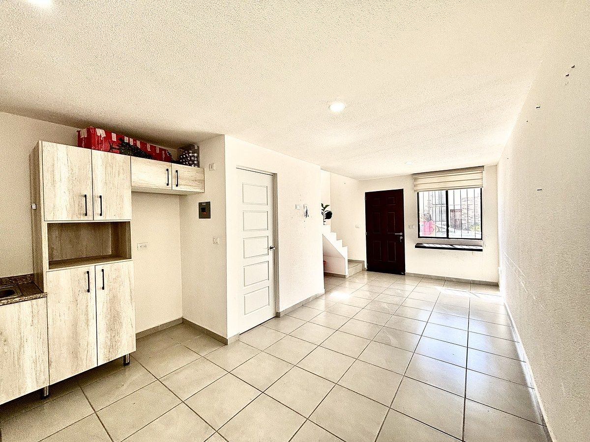 4 of 44: Sala y comedor abiertos muy iluminados .