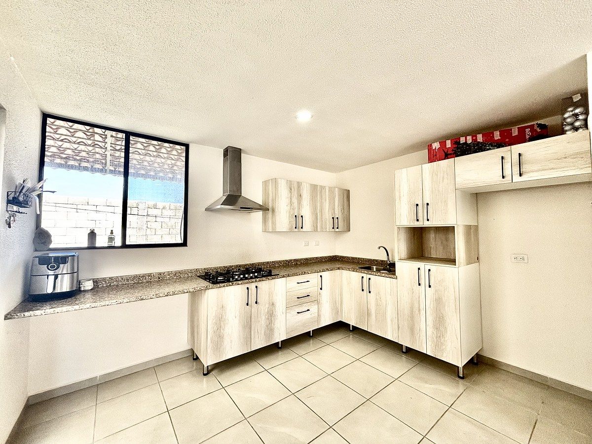 10 of 44: Suficientes Espacios para almacenamiento.