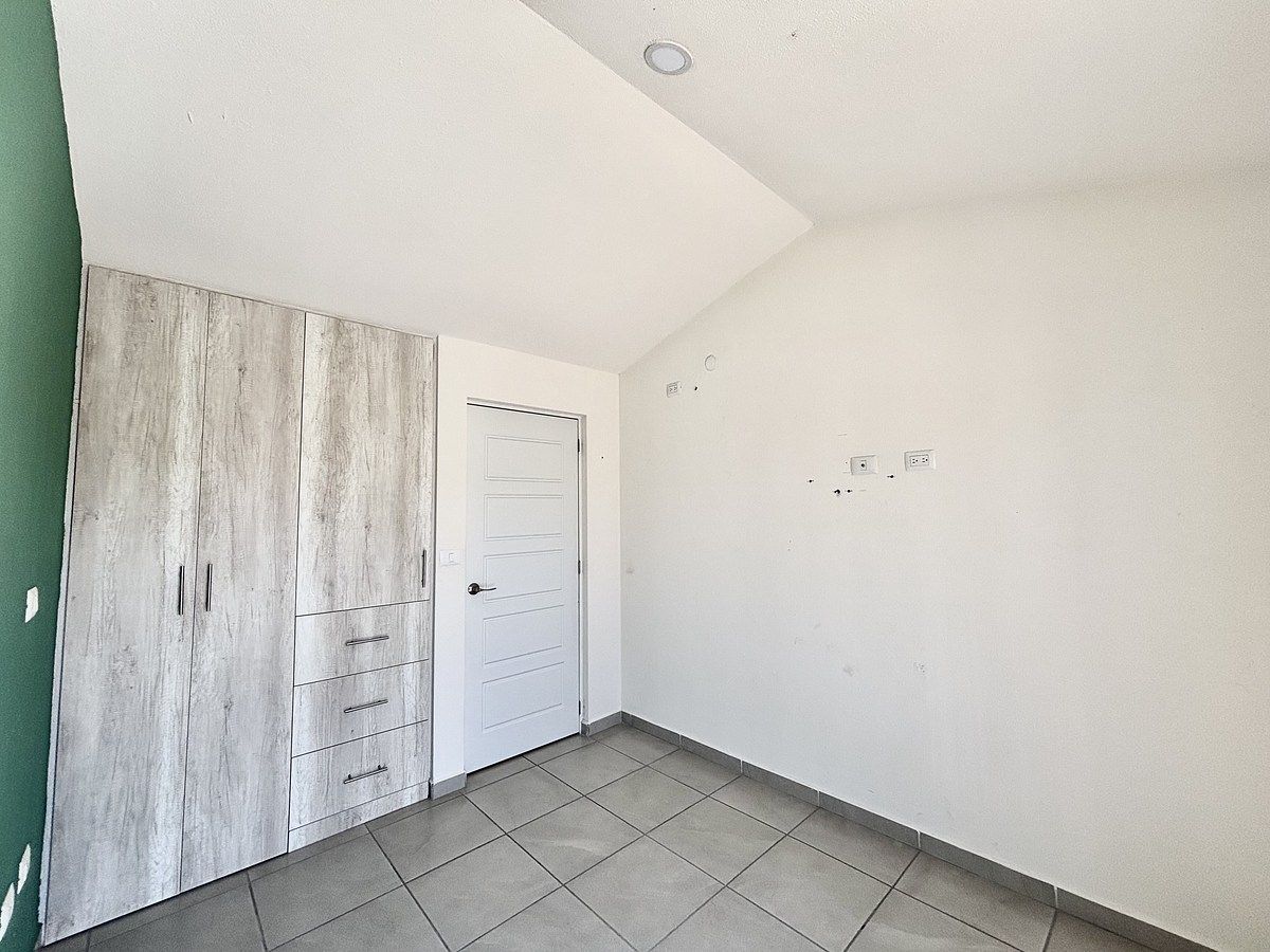 14 of 44: Clóset en recámara principal.