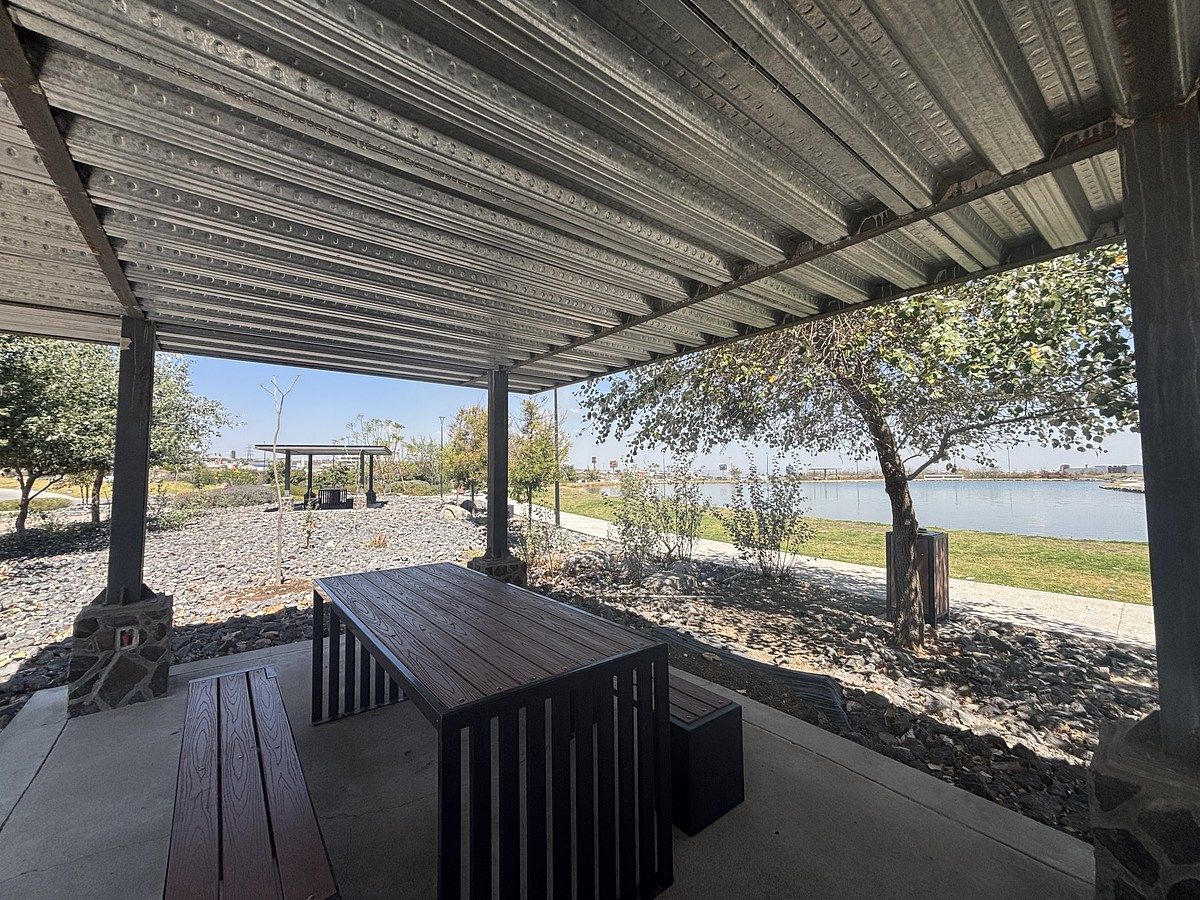 36 of 44: Áreas de asadores