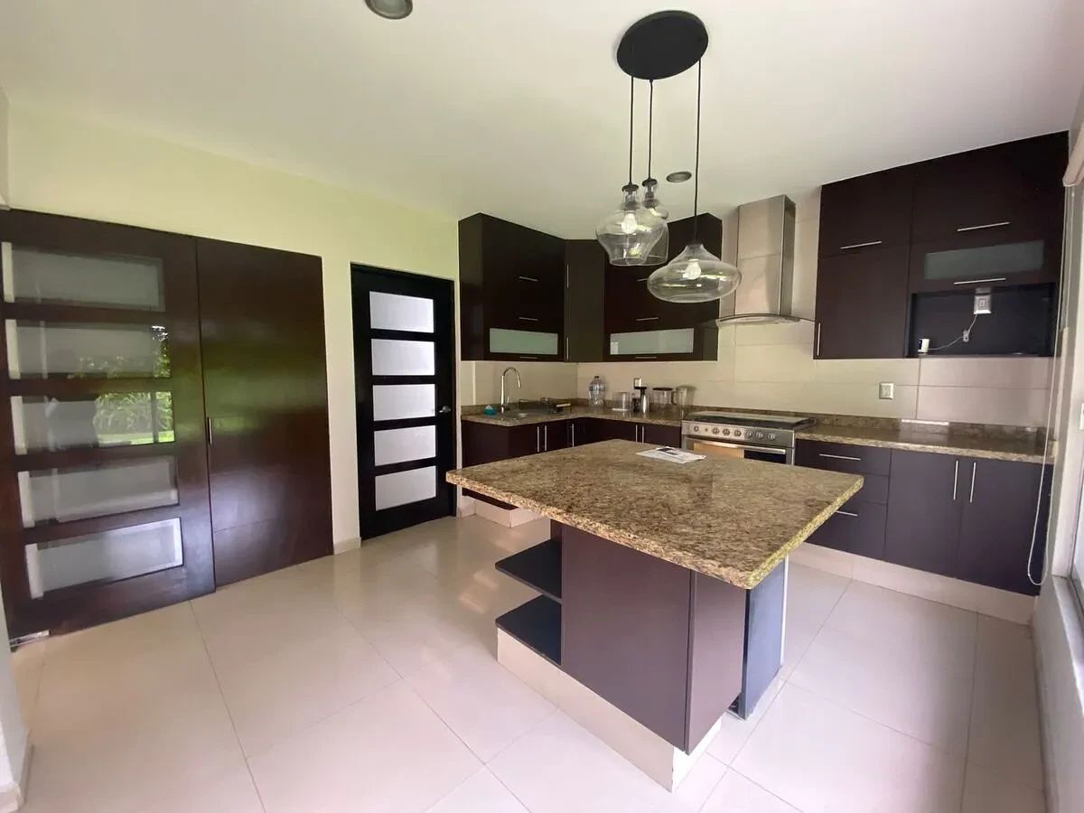 Casa en venta en Cumbres del Lago - foto 5