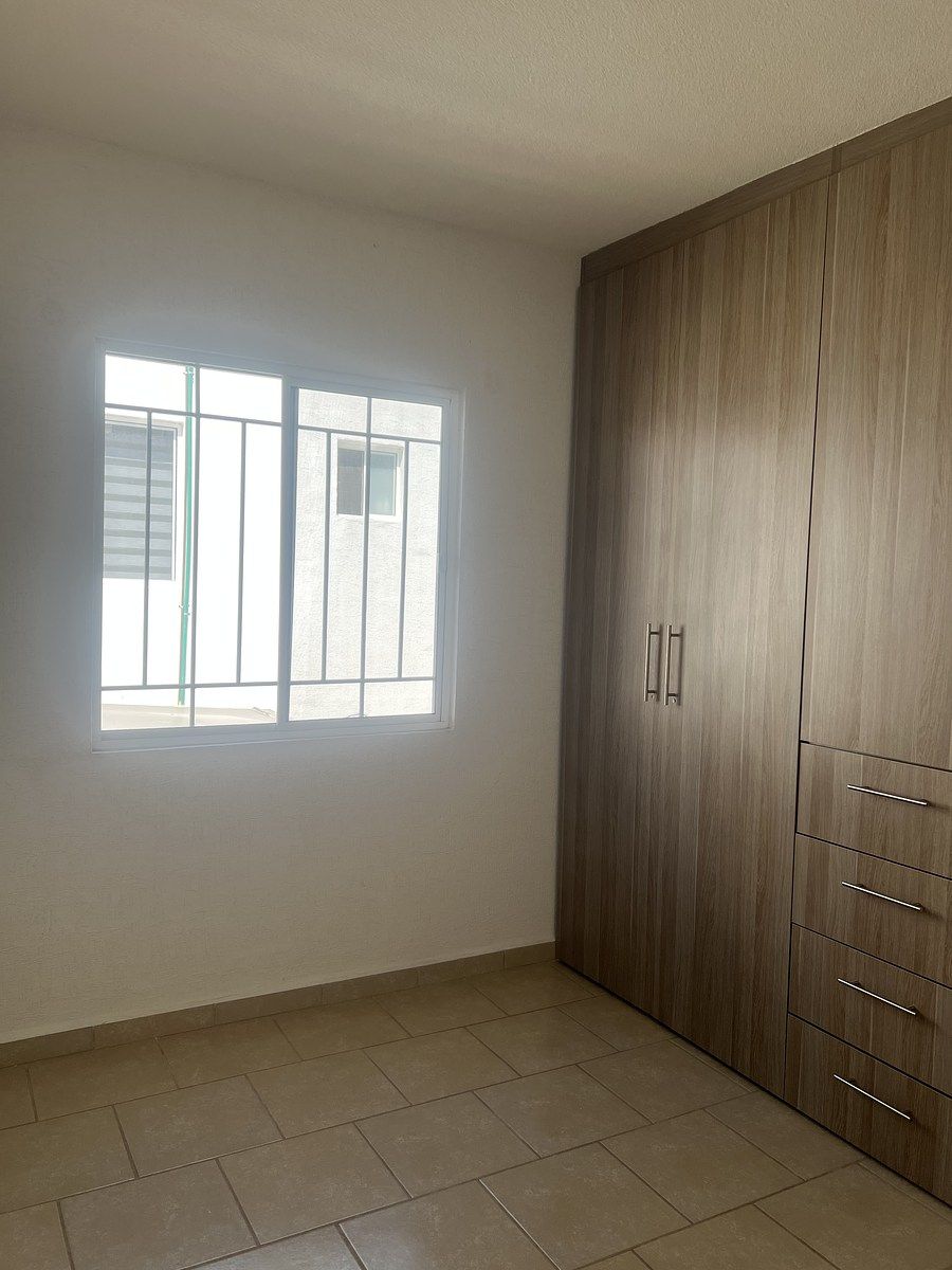 12 de 16: Recámara secundaria planta alta