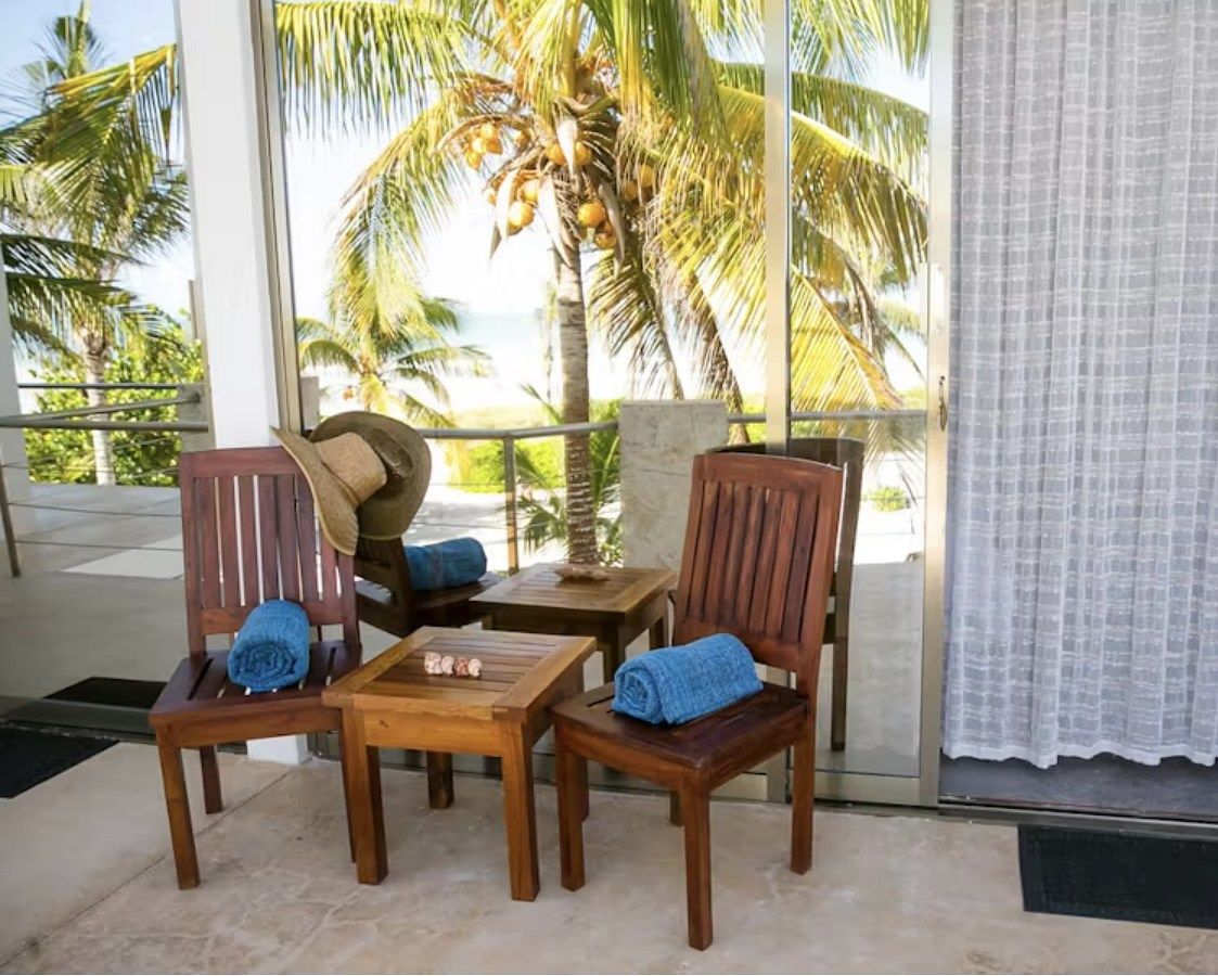 3 of 24: habitacion frente de mar