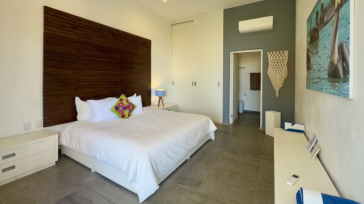 12 of 24: habitacion