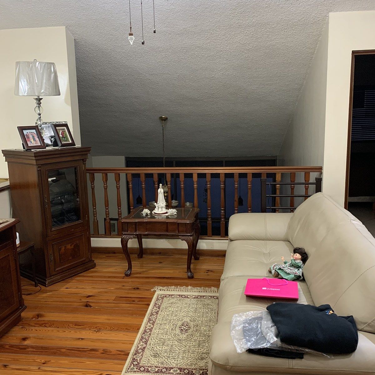 17 de 32: Sala TV planta alta