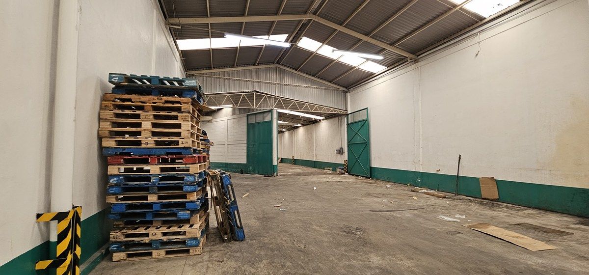 8 of 14: patio común