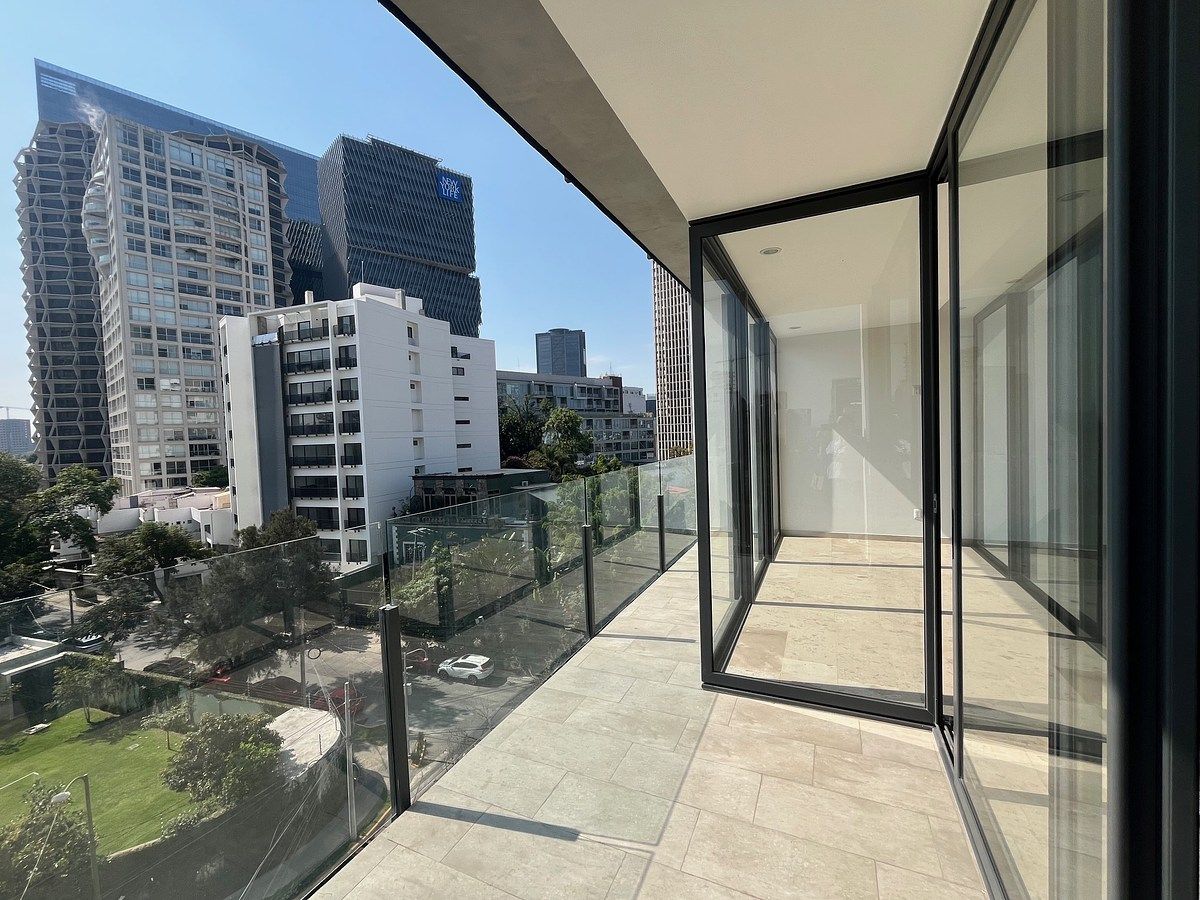 6 de 40: terraza y balcón