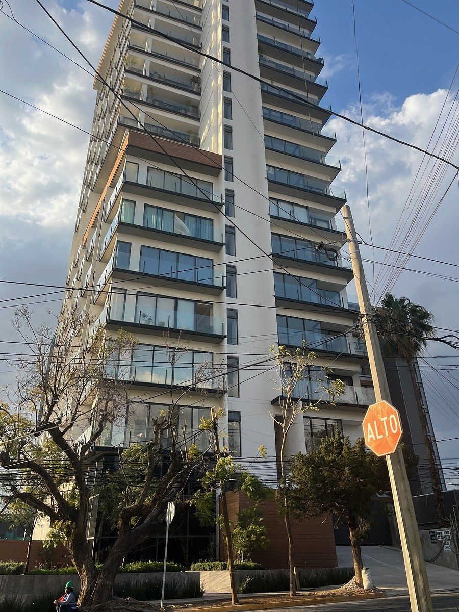 3 de 40: en la esquina de mar Mediterráneo y Mar Tirreno