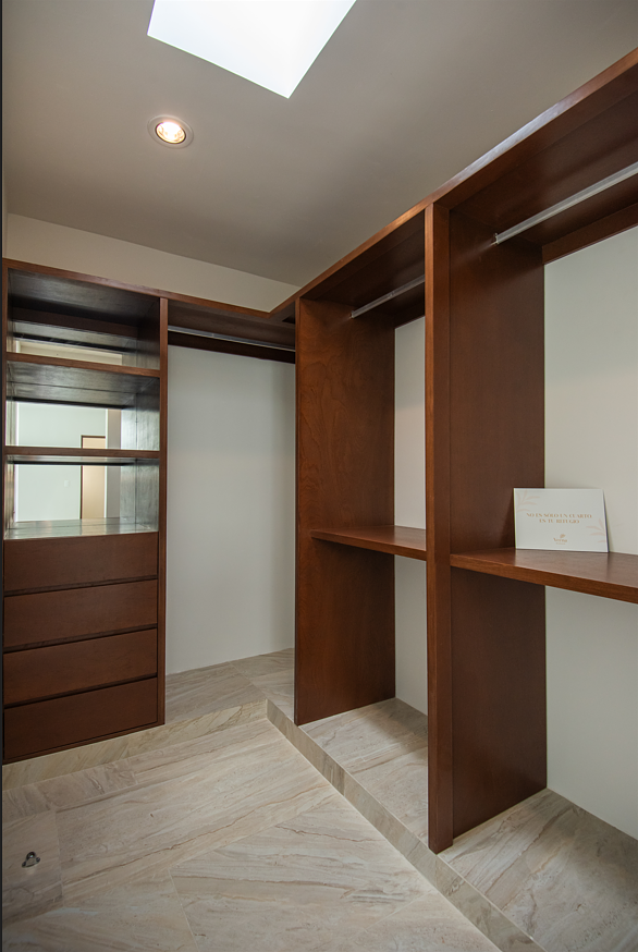 10 de 13: Closet Recámara Principal