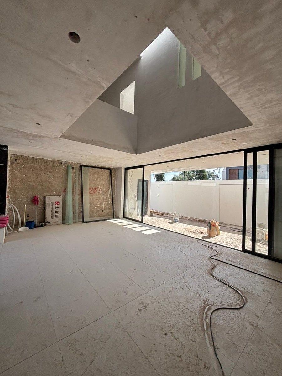 8 of 13: Sala y comedor